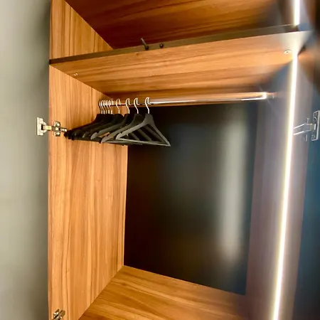 Olimian Retreat Rosa 421 アパート